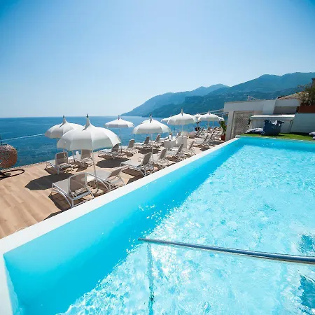 Club Due Torri 4*